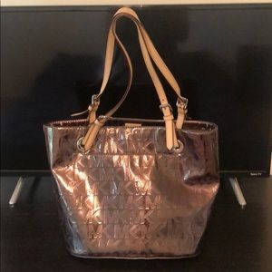 MICHAEL KORS Jet Set Mirror Metallic Tote
